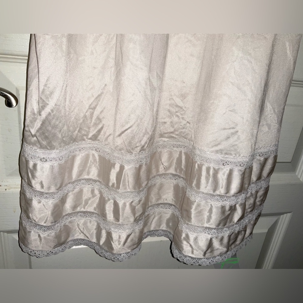 Slip - Picture 2 of 6